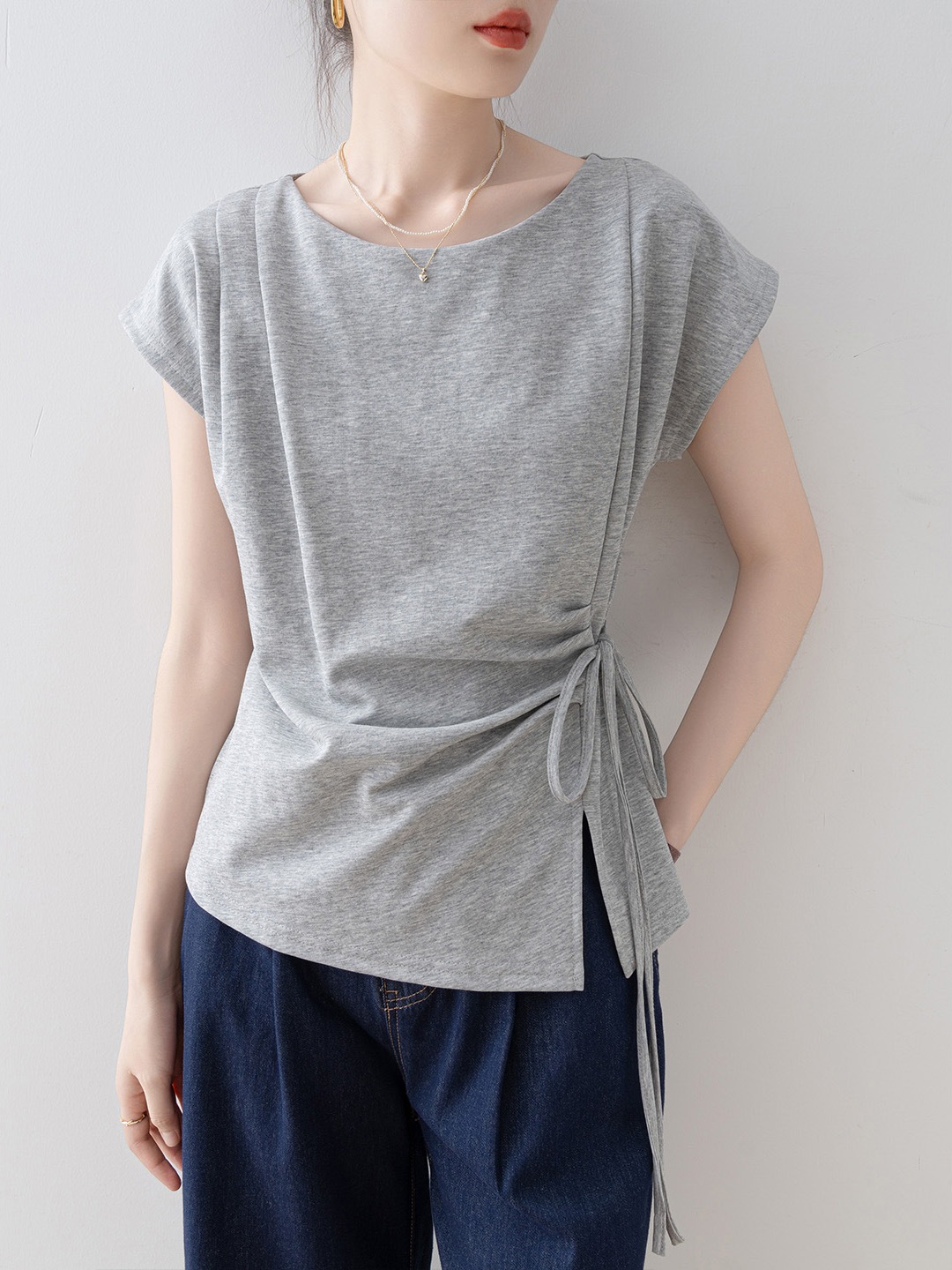 【1点ご購入 で10点プレゼントいたします】半袖の女性Tシャツ2025グレーの正肩丸首修身がとてもきれいな腰締めの上着