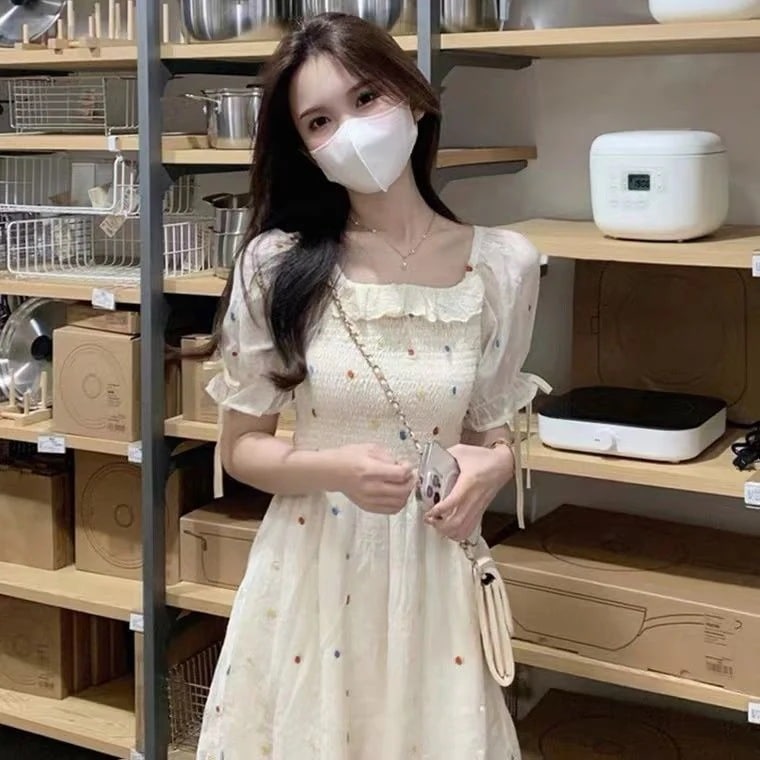 新品入荷 ワンピース レトロなスクエアネックワンピース 2024新デザイン優しい風初恋系ロングスカート