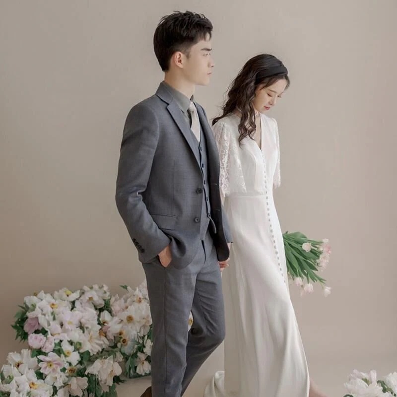 フランスのサテンの軽いウェディングドレスの新商品の新婦の小さい背の気質は客を迎えて外に出ます