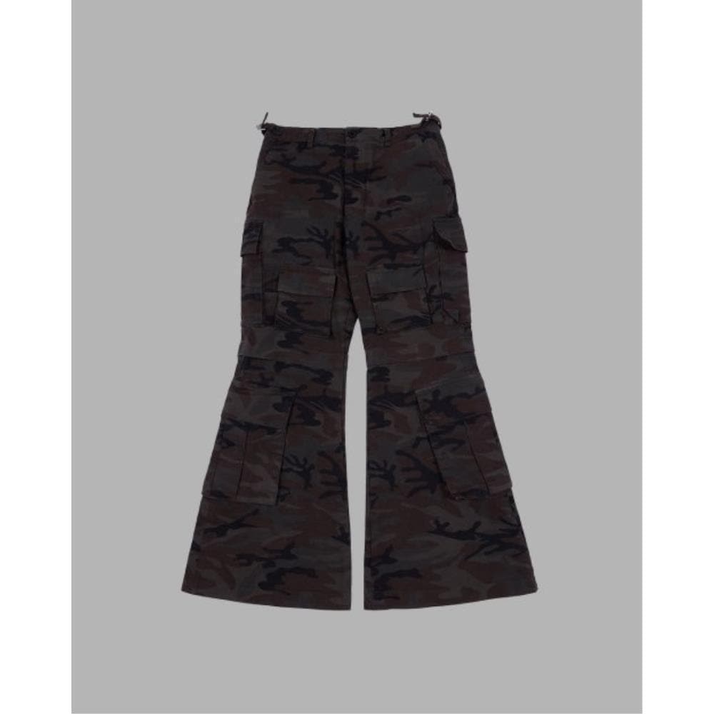 THE MUSEUM VISITOR TEN FLAP POCKET BOOTSCUT CARGO PANTS