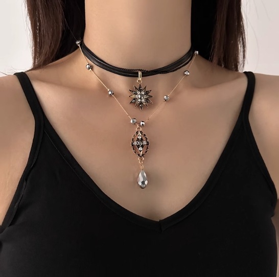 Niche ダークマルチレイヤーホローバロックネックレス女性用レトロチョーカースタイルプリンセスエキゾチックストラップ付き鎖骨チェーン