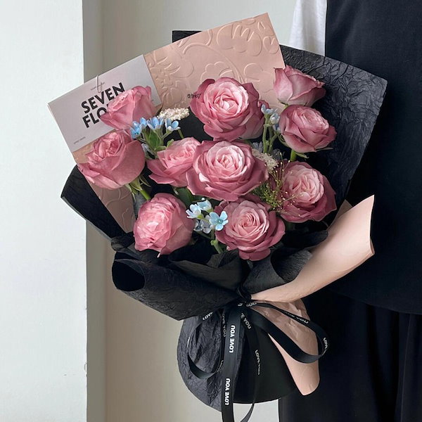 Qoo10] シンプルな高級黒とピンクのバラの花束造花
