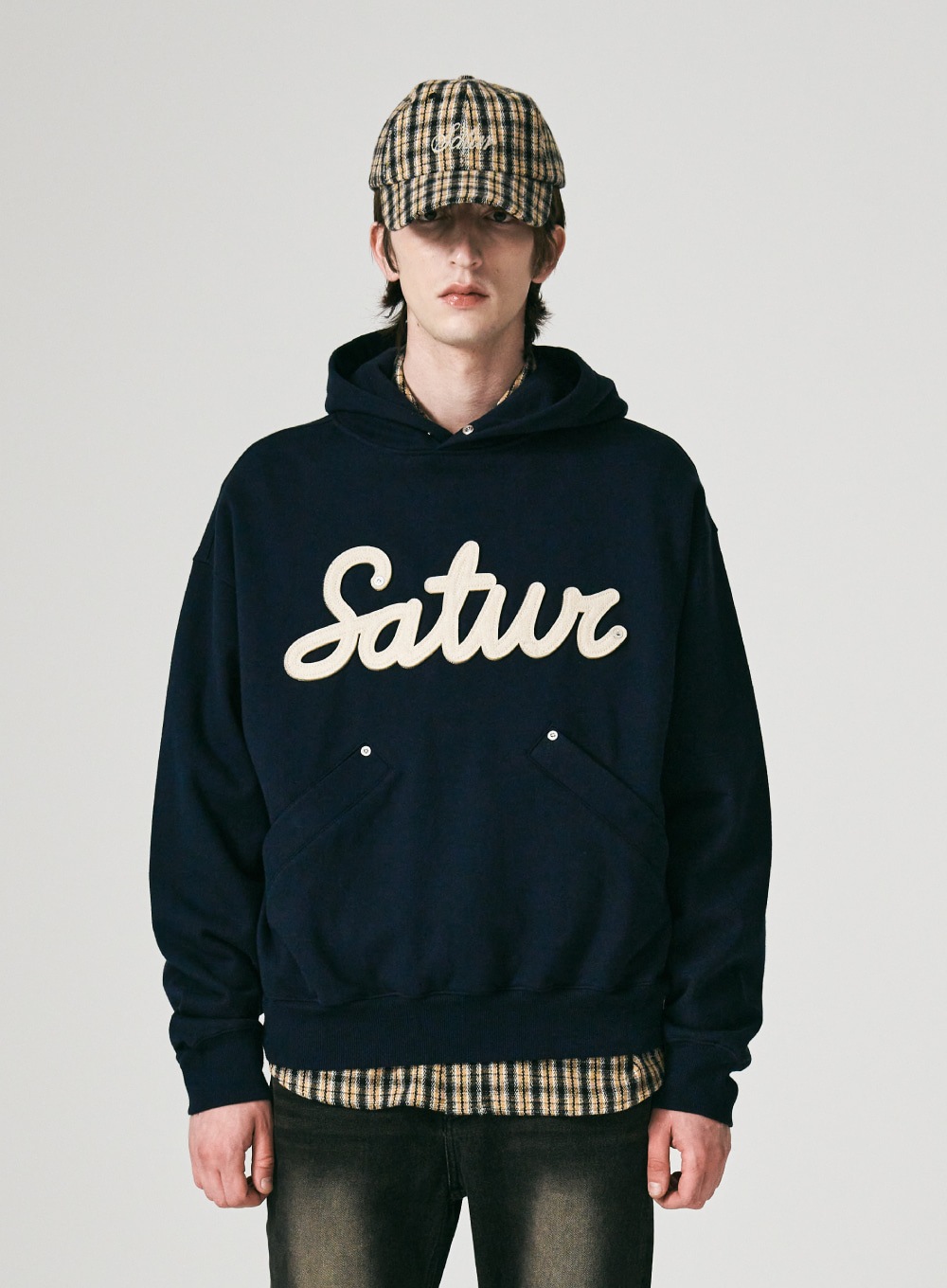 【SATUR】 SATUR APPLIQUE RIVET HOODIE : CLASSIC NAVY