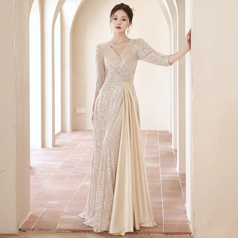 シャンパン色のドレス女性2024新高級感気質軽贅沢小衆高級司会者ワンピース年次総会