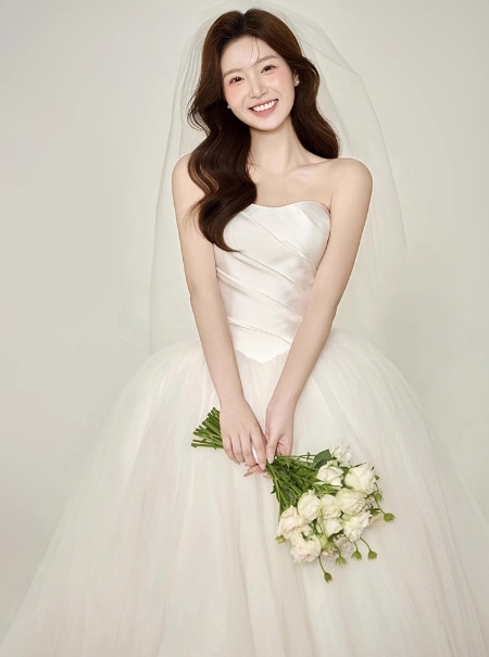 フランス風 ウェディングドレス ベアトップ ふわふわドレス ブライダル 拳式