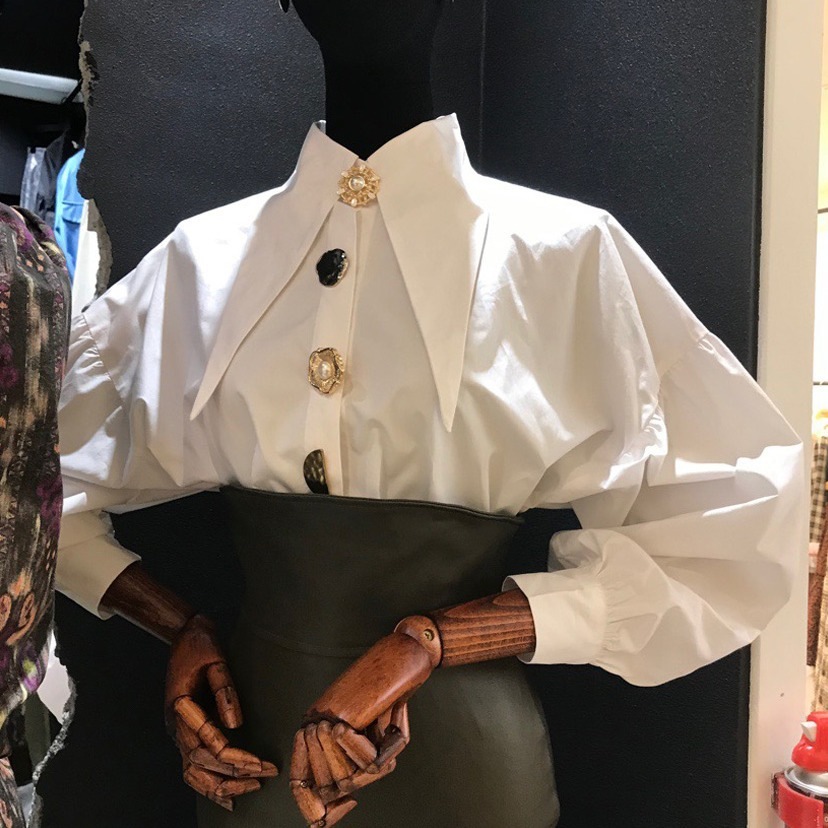 レディースシャツ韓国2024春新気質尖角襟ファッション重工ボタンシャツ韓国版ゆるい長袖シャツ上着