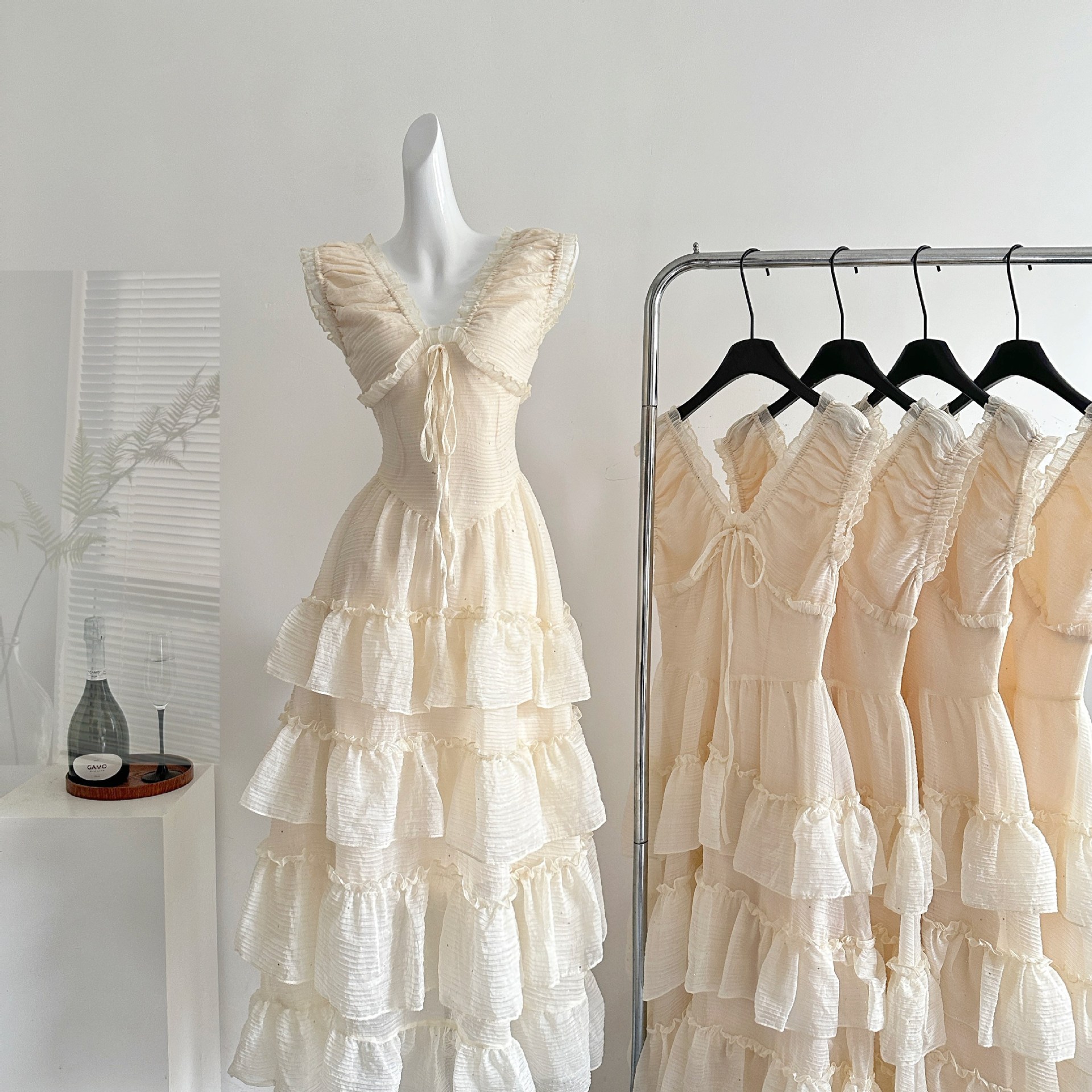 2025夏新作甘めVネックキャミソールワンピースレディースウエストケーキスカートロングスカート