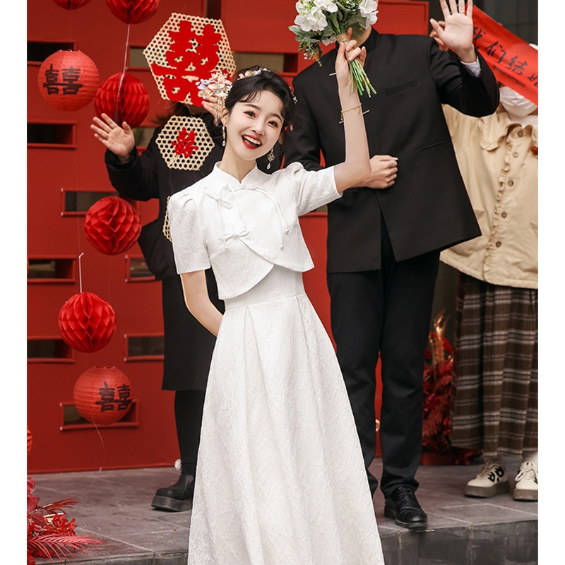 新しい中国風の婚約ドレス証明書を受け取るために通常着用できます小さな白いスカート乾杯スーツ軽い登録ドレス白いスーツのチャイナドレス