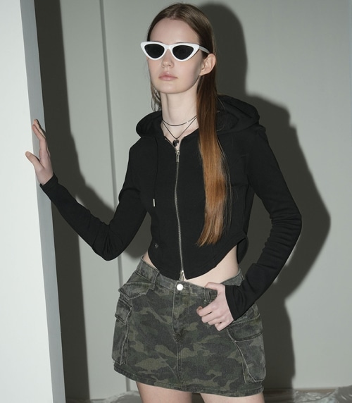 AVANDRESS ミニマルラインクロップフードジップアップブラック