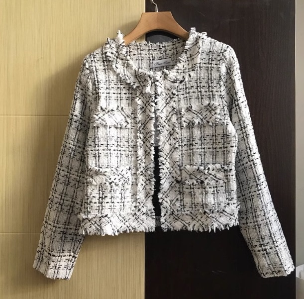 アウター 長袖 ノーカラー デザイン トリム 美ライン ニュアンス フリンジ 切りっぱなし ツイード ドラマチック モノトーン セレブファッション かわいい 大人可愛い きれいめ シンプル カジュアル