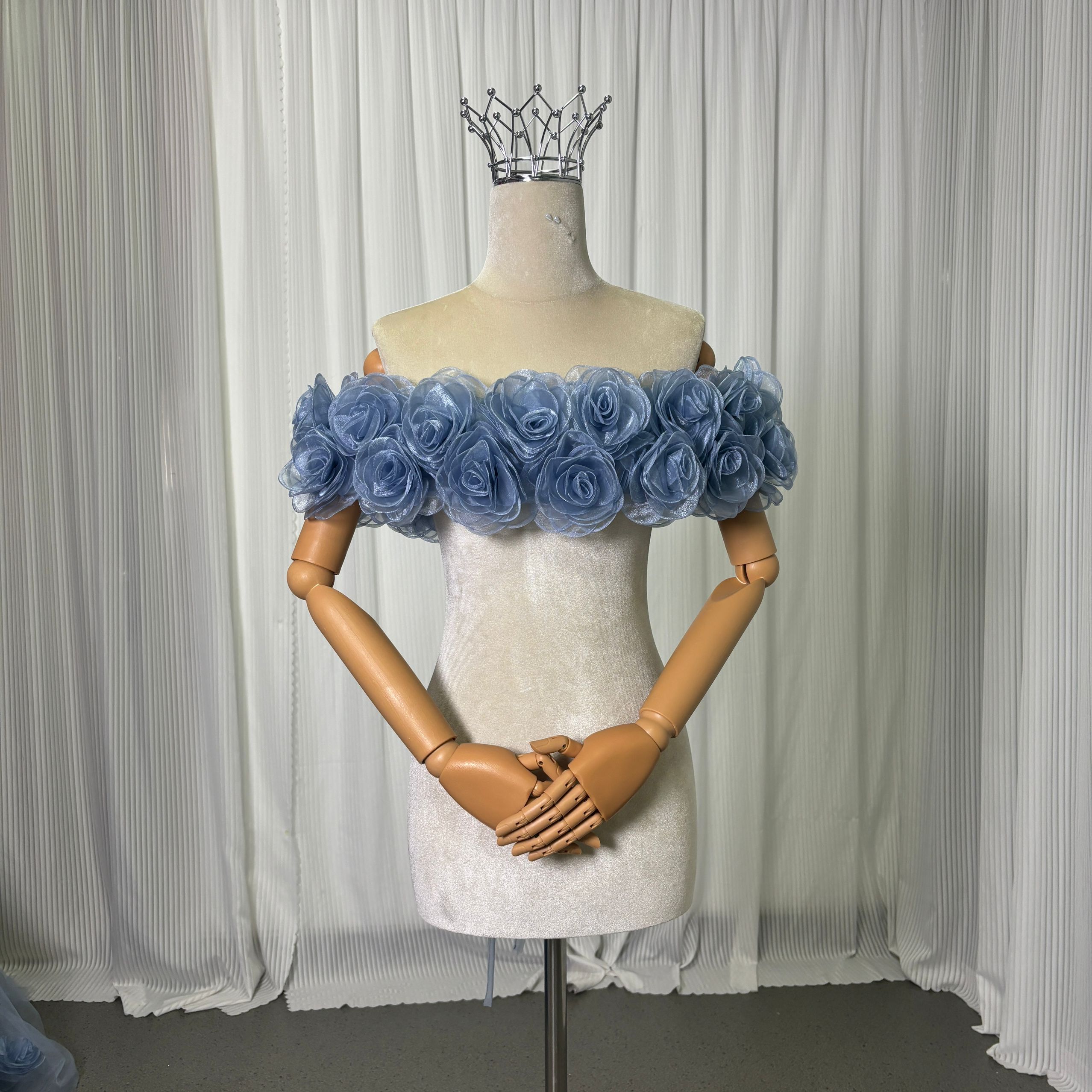 取り外し可能なオフショルダー ブルーグレー 上質オーガンジー にじゅう バラトレーン 編み上げ カラードレス