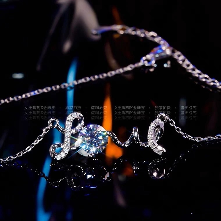 【ジルコニアではなく　モアッサナイト】LOVE ネックレス S925シルバー レディース 人気 プレゼント 45cm 調節可 豪華 女性 母の日 誕生日 贈り物