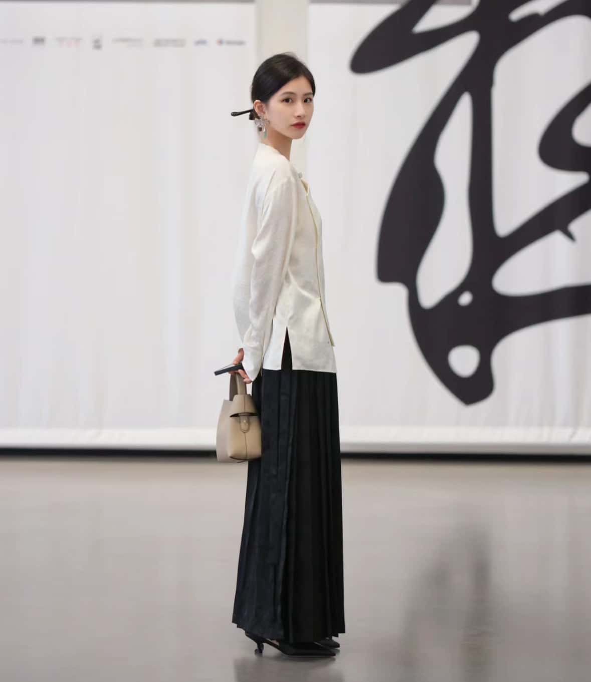 【2024新作】Aラインシルエット 馬面スカート 高温高圧スチームプレス ハンドメイド浮き彫り刺繍 90cm ロング丈スカート 100%ポリエステル 体型カバー 軽量素材 LPIUTY レディーススカ