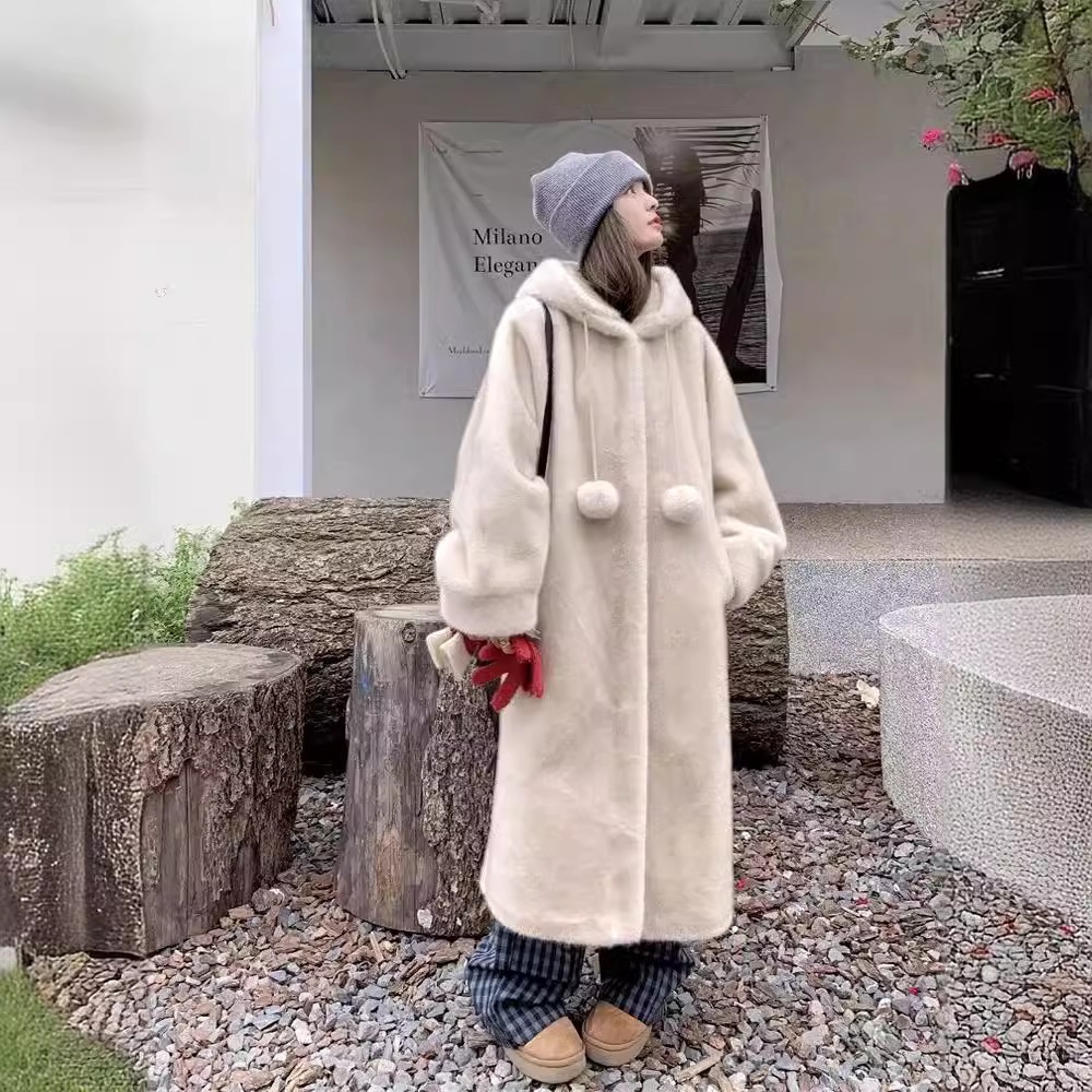 秋と冬のミンクの毛皮ワンピースロング環境に優しい毛皮のコートプラス女性のための脂肪の大きいサイズのフード付きコート肥厚模造毛皮