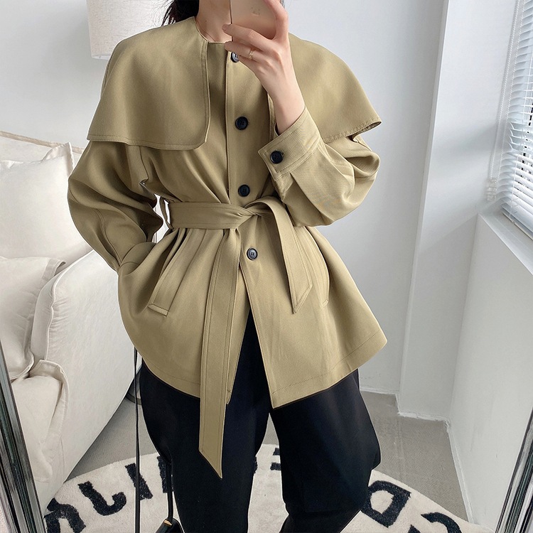アウター レディース 送料無料 2色 トレンチジャケット トレンチブルゾン ビッグカラ― コート トレンチコート ショート丈 ジャンパー 襟付き 長袖 ポケット付き シック モダン フェミニン カジュ 4,963円