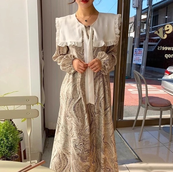 ワンピース ロング丈 長袖 襟付き ビッグカラー フレア デザイン 美ライン ニュアンス スリット ポケット ロマンチック クリーン ナチュラル かわいい 大人可愛い きれいめ シンプル カジュアル