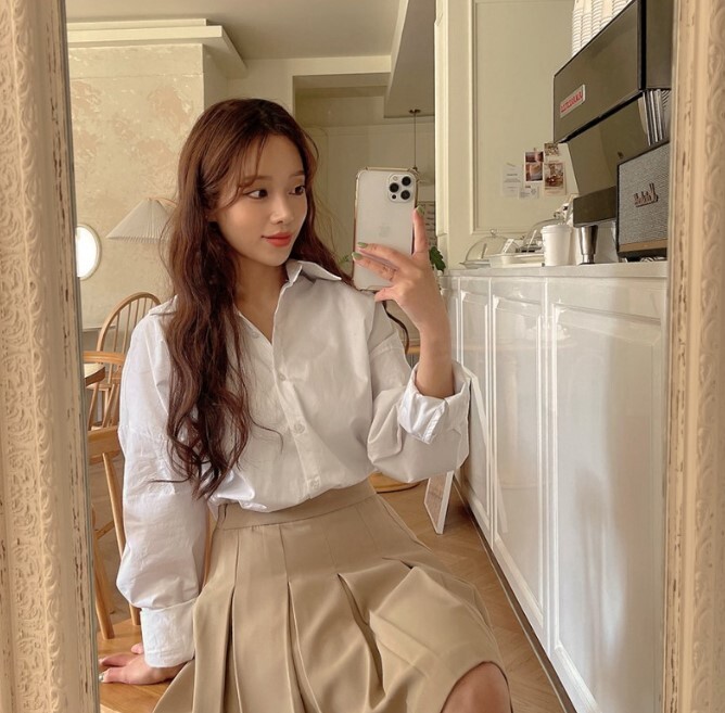 トップス シャツ 白シャツ 袖あり 長袖 襟付き 前開き 大人可愛い きれいめ シンプル カジュアル 大人 おしゃれ お洒落 大人女子 こなれ感 ラフ 抜け感 無地 春 夏 シーズンレス 10代