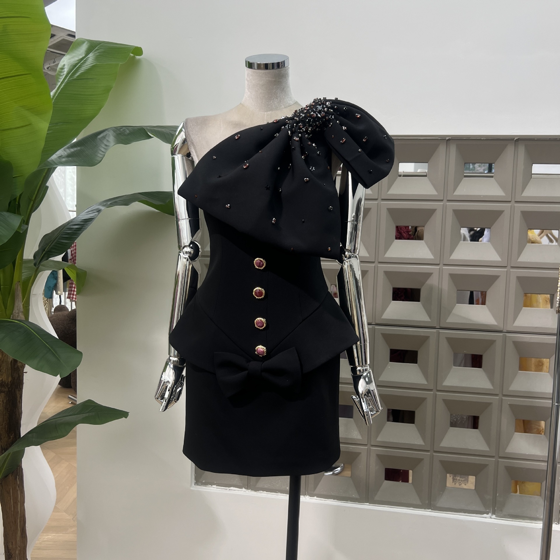 知的な風のデート春のハイエンドの超美しい肩の蝶結びは腰を収めて尻の名媛を包んでワンピースを飾ります