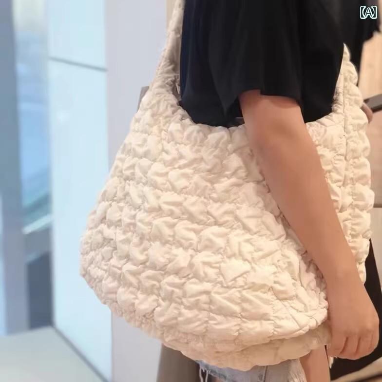 トートバッグ レディース 秋冬 大容量 クロス ボディ ショルダー おしゃれ カジュアル シンプル 普段使い キルティング 白 黒 紫 ジッパー