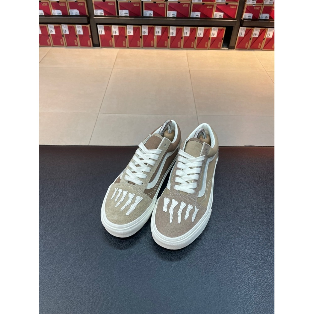 バンズ (ユニセックス) オールドスクールスニーカー (オールドスクール) (マーク SBTG インセンス) (VN000CT84MG)