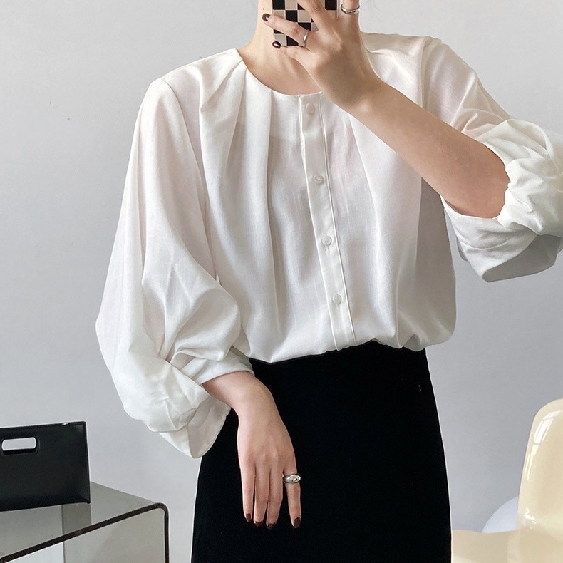 トップス シャツ 7分袖 ラウンドネック 前開き ボタン ミディアム丈 袖コンシャス ボリューム袖 かわいい 大人可愛い きれいめ シンプル上品 おしゃれ かっこいい カジュアル こなれ感 個性的