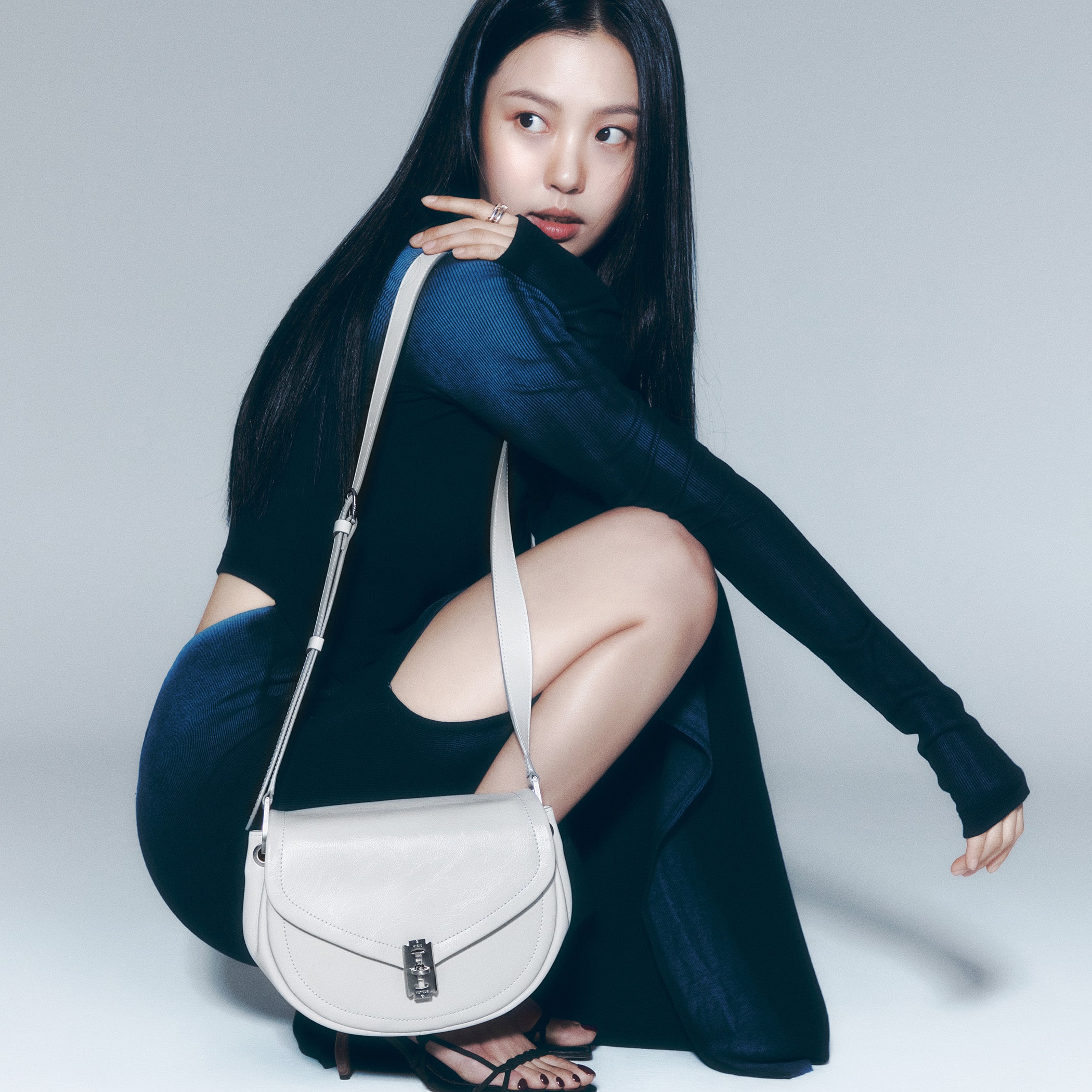 【VUNQUE】 OCCAM DOUX ROUND SHOULDER M : LIGHT BEIGE