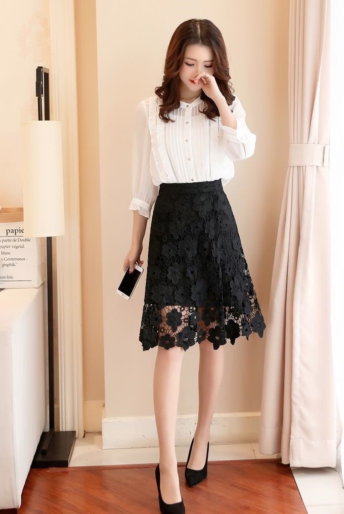 3194.膝丈 花柄レーススカート（ブラック）2019 春夏 お出かけ 食事会 フォーマル パーティー 100,000円