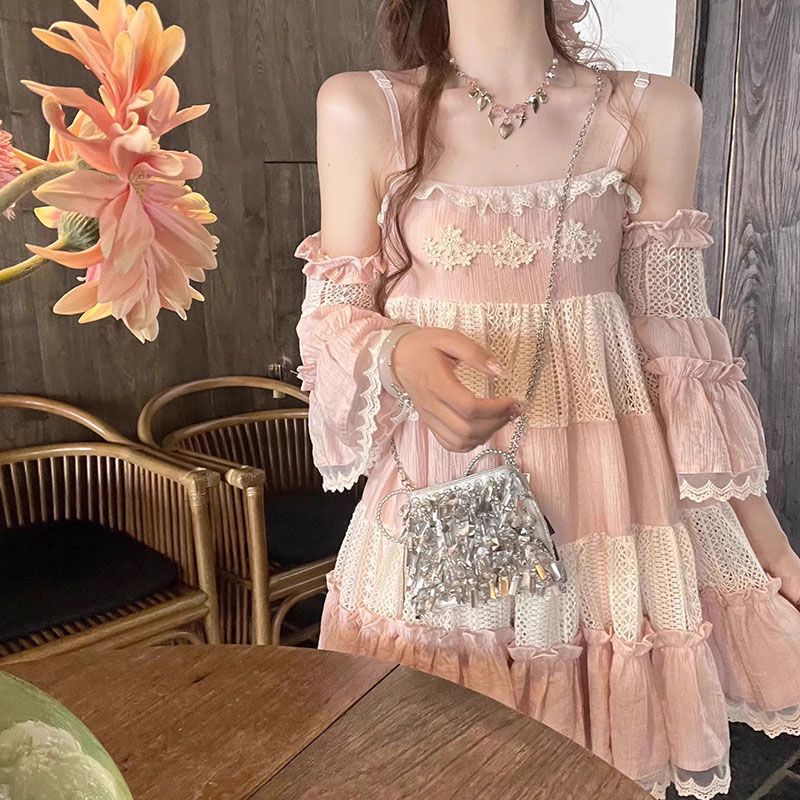 レース2025新小柄ピンクパッチワーク肩出しキャミソールワンピース女子学生の甘い遮肉痩せ…