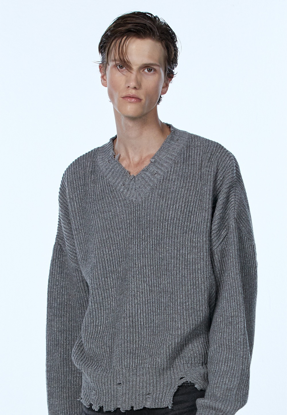 【WOOALONG】 V-NECK DAMAGE KNIT : GREY