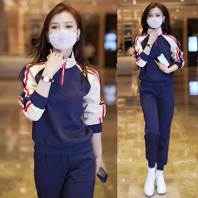 春と秋のレジャースポーツスーツの女性は年齢を減らしてやせているガードルのランニングウェアの2つのセットを見せます