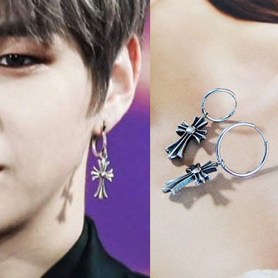 送料無料[UNISEX] Kang Daniel/カンダニエル st. アンティーククロスサージカルスチールピアス (2size)