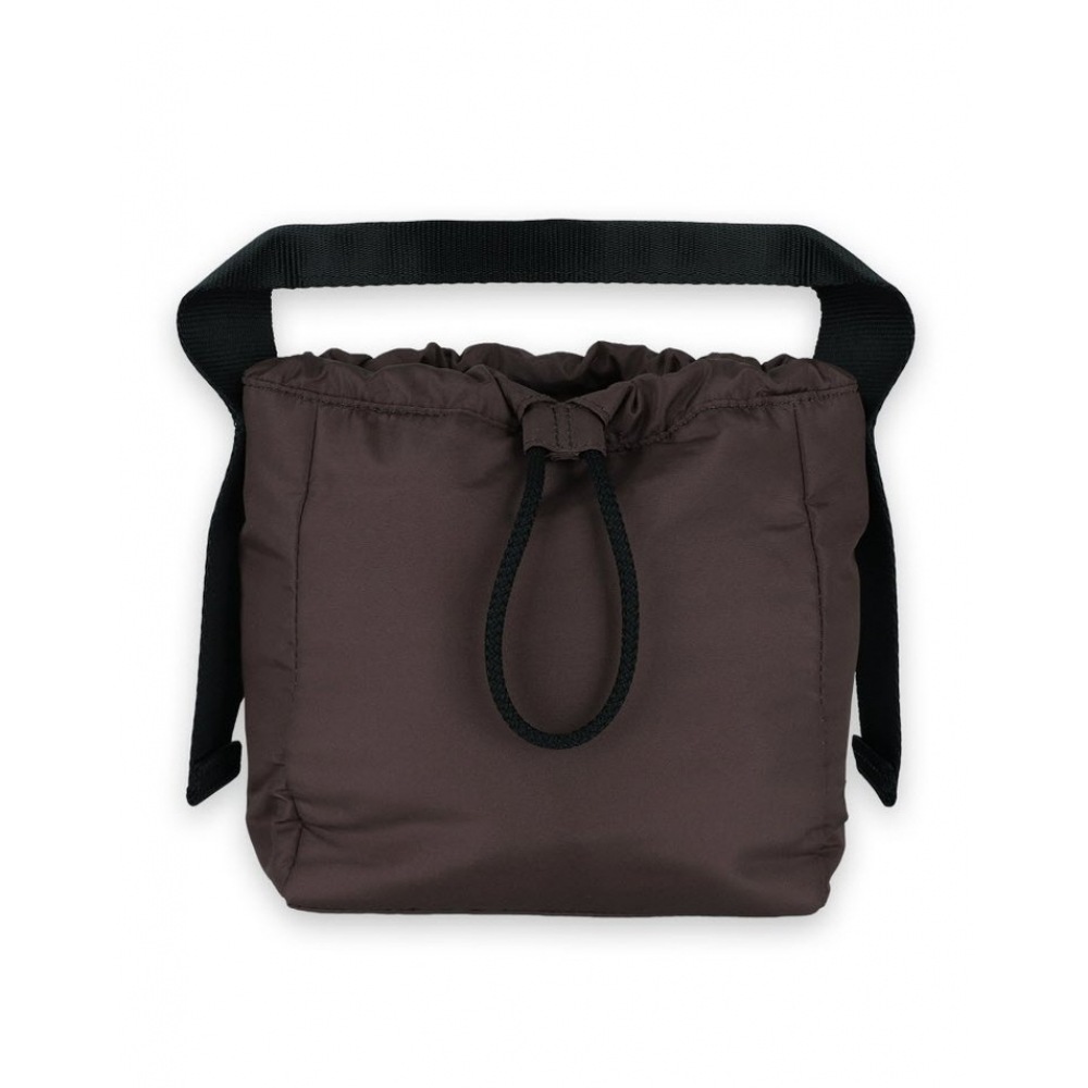 24 F/W GANI 女性用リサイクルテックポーチトートバッグ (ブラウン) A6206 890