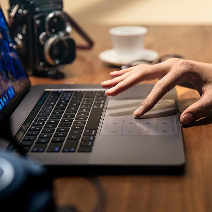 macbook pro 16 2019以降＆M1 PRO/MAX対応 ナムス trackpad cover テンキー( シルバーライン, 99mm x 156mm x 0.26mm)