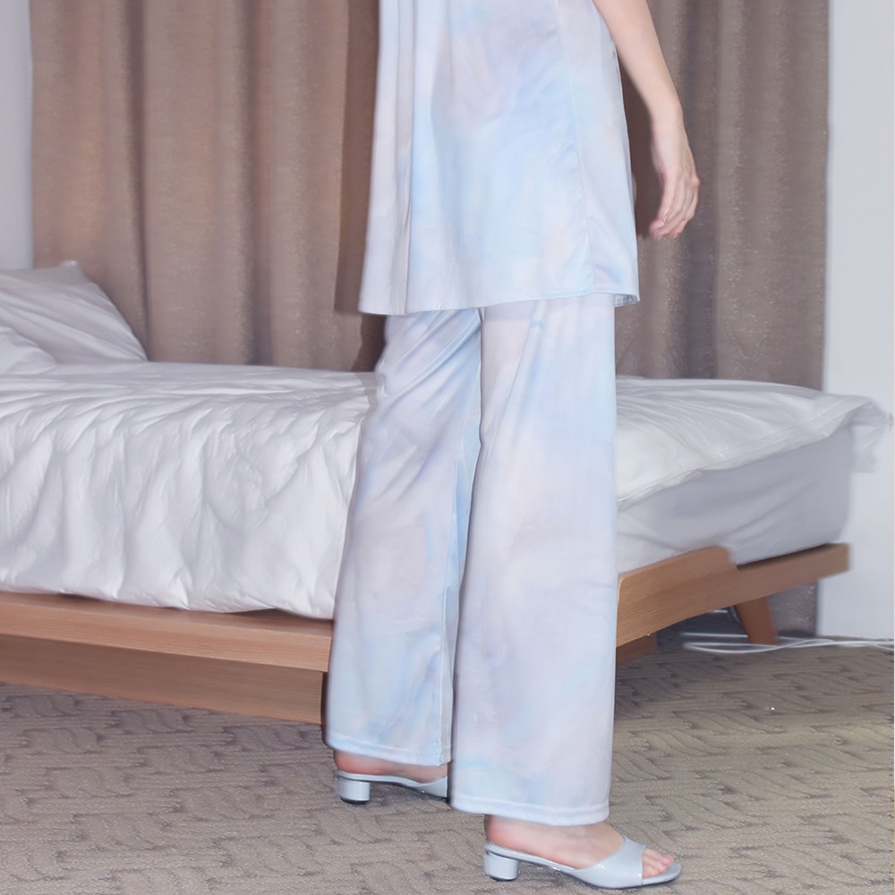room no.404 Jenn blue