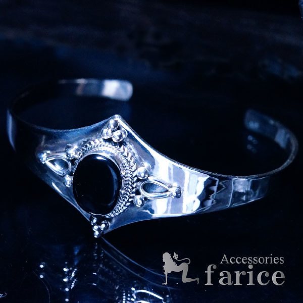 オーバルカボションカットオニキス ツタ&縄目立体装飾 ダイヤモンド型フレームデザイン 艶出し光沢鏡面仕上げ メンズ インディアンジュエリー シルバー925 バングル ブレスレット