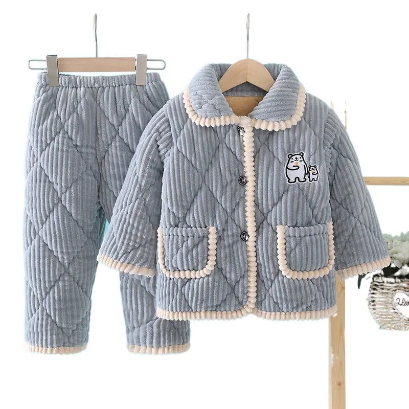 子供用パジャマフランネルパジャマ子供の小さな子供サンゴベルベット厚手の家庭着の3層のセットを厚くモデル