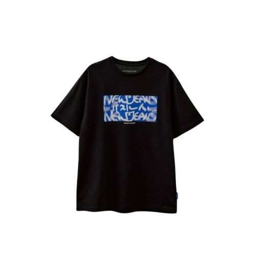 【公式】NewJeans x Hiroshi Fujiwara Coller T-Shirt Black Ver. 3