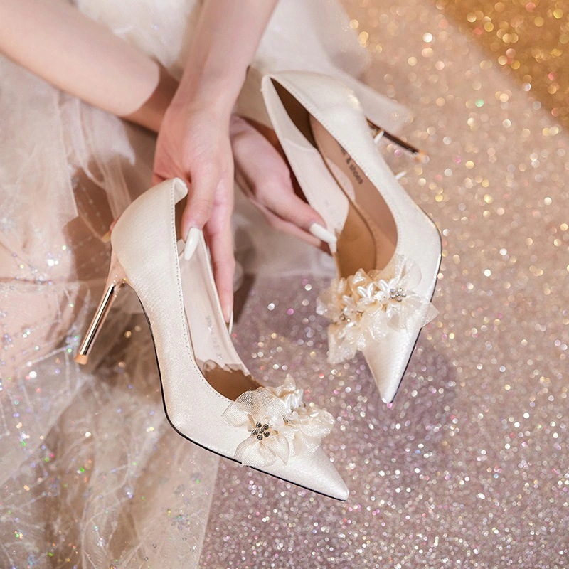 痛くない 疲れない 走れる パンプス オフィスシューズ レディース 白 スリッポン パンプス準備したいレイング 2025新作 ポインテッドトゥ 歩きやすい9.5cmピンヒール 韓国ファッション