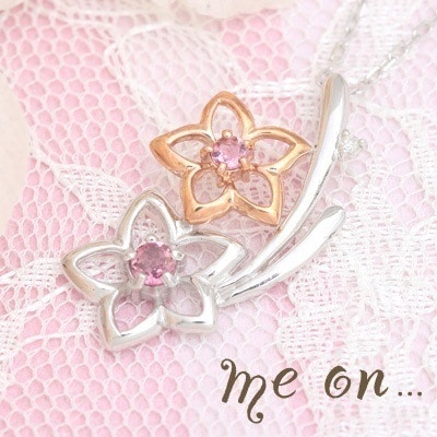 me on...舞い降る桜美しく咲き誇る一瞬をいつまでも K10ホワイトゴール WG ＆K10ピンクゴールド PG フラワー サクラ モチーフピンクトルマリンダイヤモンドネックレス