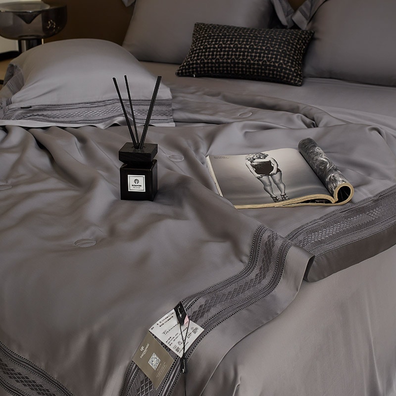 夏のエアコンキルト80年代ティアンシサマークールキルト4ピースセットハイエンドホローレースシンプルな裸の眠り洗えるキルト