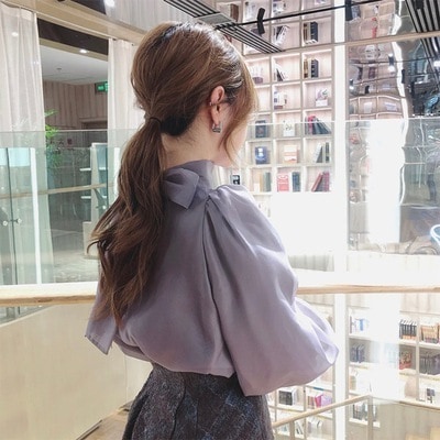 トップス シフォンブラウス チュール フリル 長袖 襟なし ハイカラー ボタン 美ライン ニュアンス レース 軽やか ロマンチック 大人可愛い きれいめ シンプル カジュアル 上品 おしゃれ お洒落