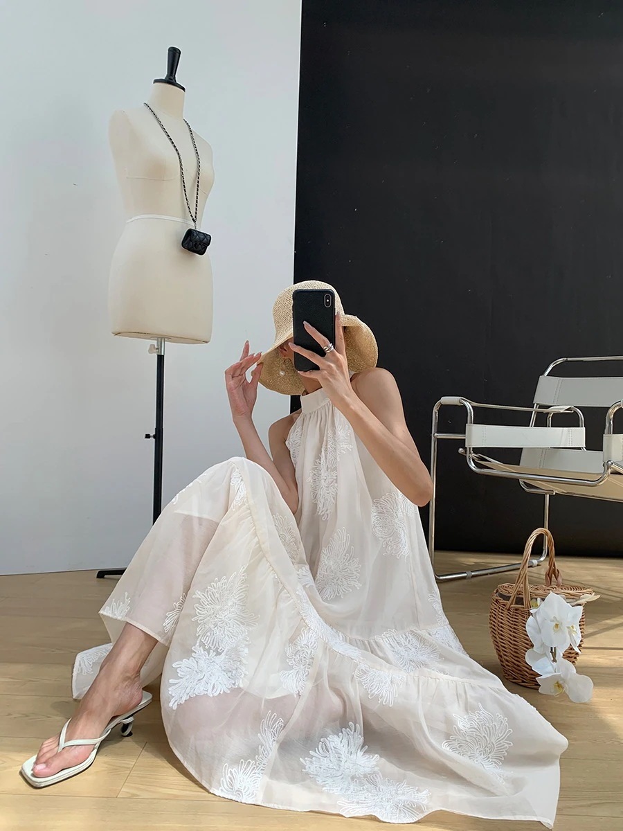 2024ネックドレスノースリーブストラップレスビッグスイングホリデースタイルロングドレスをぶら下げフランスの夏のヴィンテージアプリコット刺繍