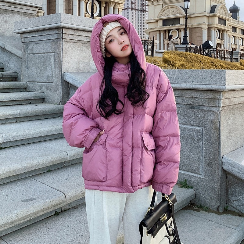 ラズベリーピンクのフード付きダウンジャケットの韓国版2024新しい緩い薄い年齢軽減肥厚ホワイトダックダウンジャケット
