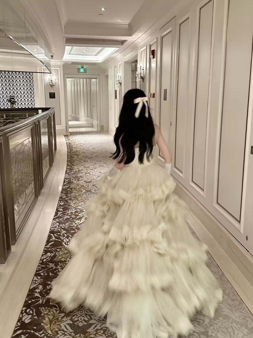 妖精のドレス 女子学生 18歳 成人式 プリンセス パフスカート アートテスト 婚約 旅行写真 軽いウェディングドレス