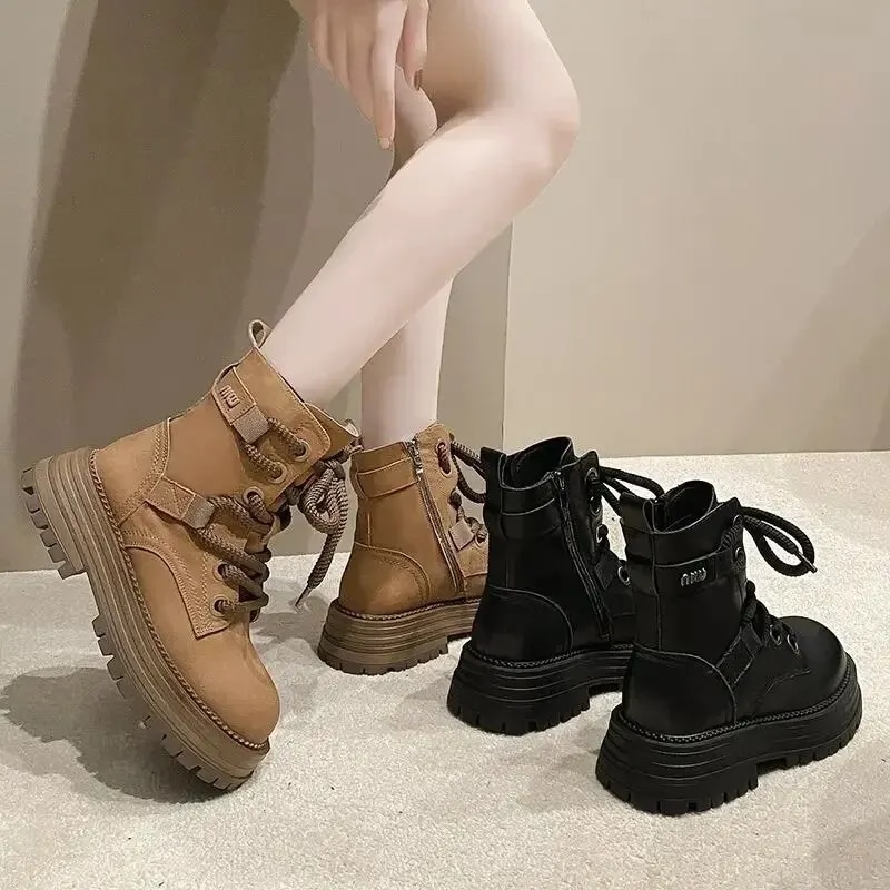 女性用の大きな黄色のショートブーツ 厚底の女性用ブーツ 綿 英国スタイル アウトドアクライミング 冬
