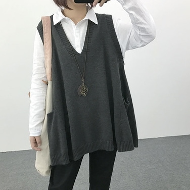 ベスト トップス ニットベスト ミディアム丈 袖なし 黒 ブラック 灰色 グレー Vネック フレア