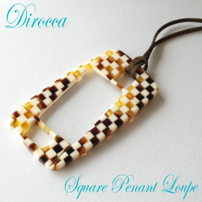 美しいイタリアの色彩鯖江の繊細なメガネ加工技術からうまれた　カラフルセルロイドのスクエアペンダントルーペ　ブラウン