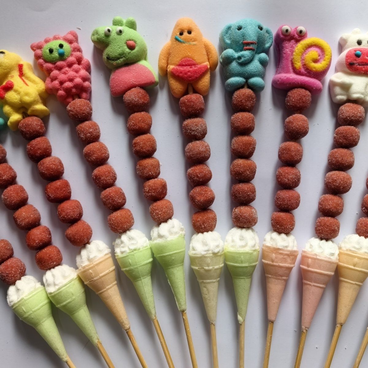 サンザシケーキ砂糖漬けサンザシ漫画マシュマロ完成したアイススクールアイスクリーム入り6ボール お菓子 大人 子供 誕生日プレゼント