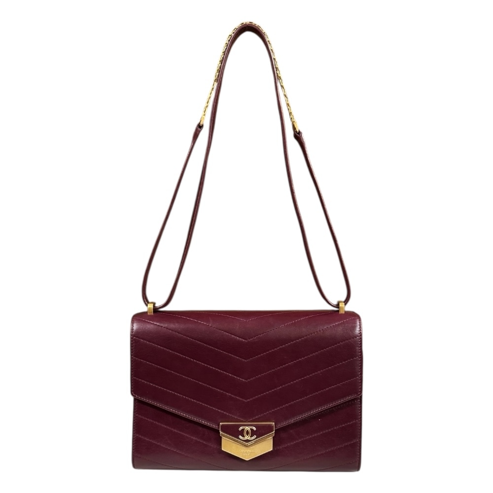 シャネル Vステッチ ショルダーバッグ レザー レッド CHANEL 中古