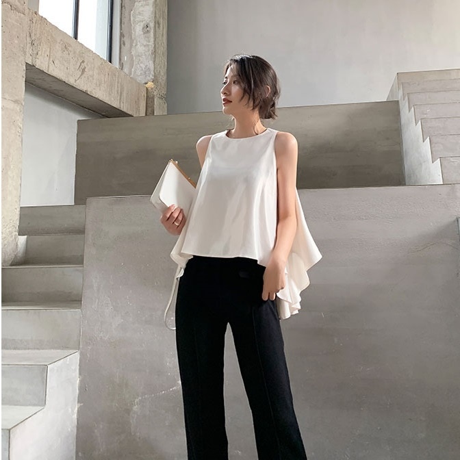 トップス シャツ カットソー プルオーバー 白シャツ 白トップス ビッグフリル スタイルアップ カジュアル 袖なし 襟なし シフォン フリル かわいい 大人可愛い 大人女子 個性的 存在感 きれいめ